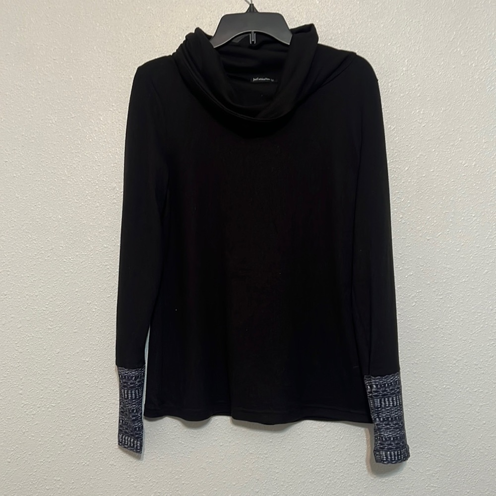 JustFashionNow Sweater turtle neck Size Large